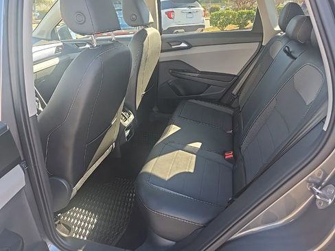 Used 2023 Volkswagen Taos SE w/ Panoramic Sunroof Package image 30