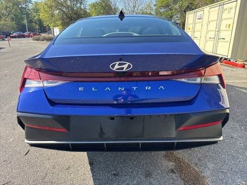 Used 2025 Hyundai Elantra SEL image 3