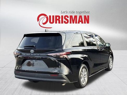 Used 2024 Toyota Sienna LE image 2