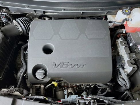 Used 2023 Chevrolet Traverse RS w/ LPO, Floor Liner Package FWD image 32