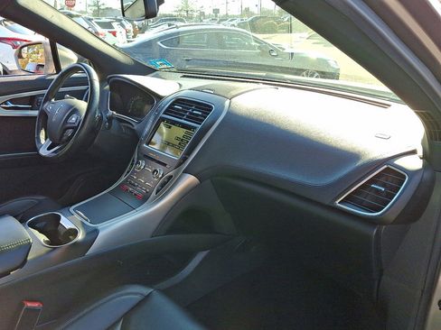 Used 2016 Lincoln MKX Premiere image 11
