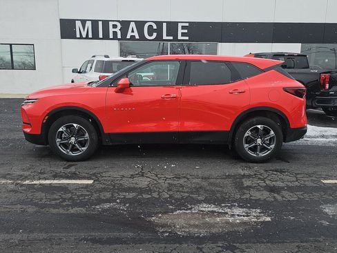 Used 2025 Chevrolet Blazer LT image 3