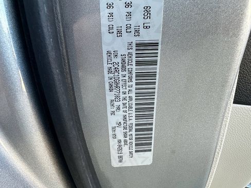 Used 2017 Chrysler Pacifica Touring image 32