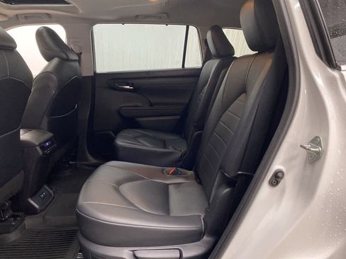 Used 2021 Toyota Highlander XLE image 16