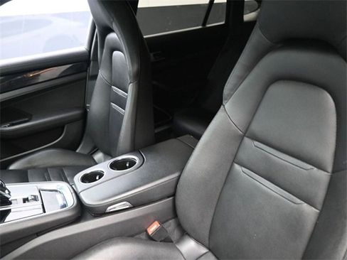 Used 2018 Porsche Panamera 4S image 33