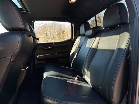 Used 2021 Toyota Tacoma Limited image 10