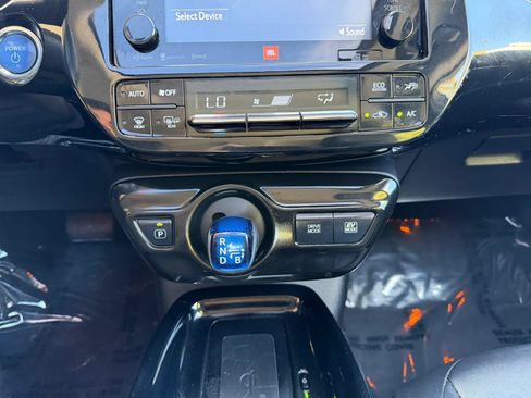 Used 2017 Toyota Prius Four w/ Premium Convenience Package FWD image 22