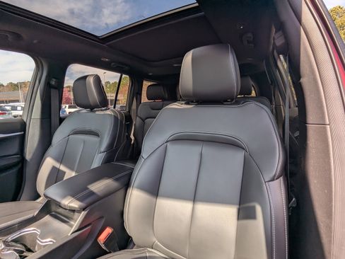 Certified 2025 Jeep Grand Cherokee Limited w/ Black Appearance Package image 9