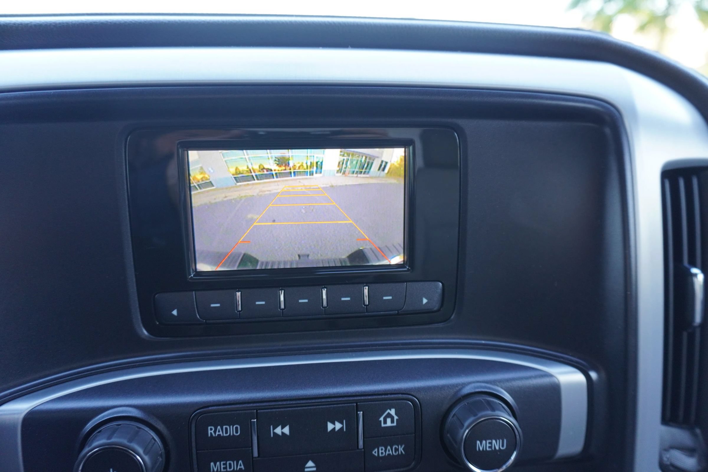 Used 2015 GMC Sierra 2500 SLE w/ SLE Preferred Package AWD/4WD image 17