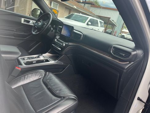 Used 2020 Ford Explorer Platinum image 39