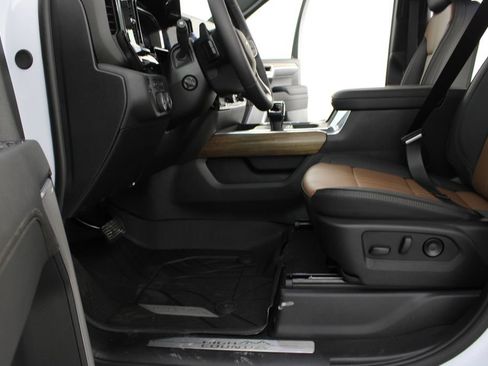 New 2026 Chevrolet Silverado 1500 High Country w/ High Country Premium Package AWD/4WD image 20