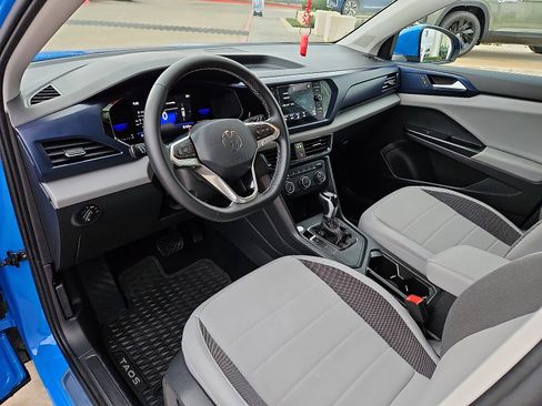 Certified 2022 Volkswagen Taos SE image 11