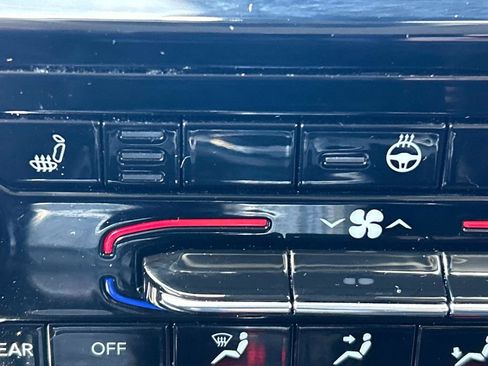 Used 2023 Jeep Grand Cherokee Limited w/ Black Appearance Package image 33