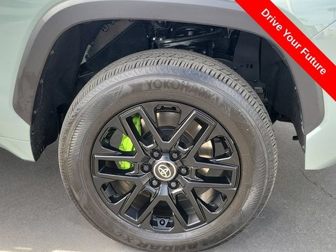 Used 2025 Toyota Tundra Limited AWD/4WD image 35