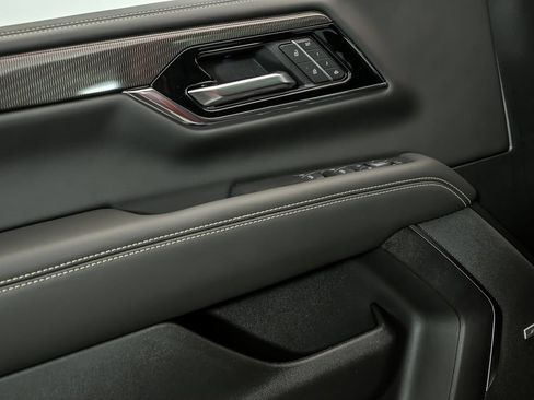 New 2026 GMC Yukon Elevation w/ Elevation Premium Package AWD/4WD image 5