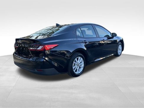 Used 2025 Toyota Camry LE image 5