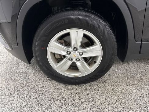 Used 2022 Chevrolet Trax LT w/ LT Convenience Package image 17
