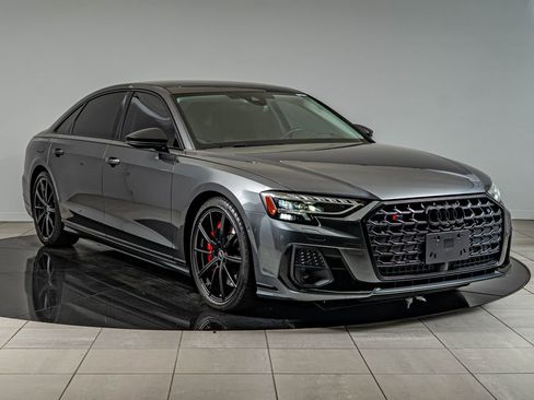 Used 2022 Audi S8 AWD/4WD image 3
