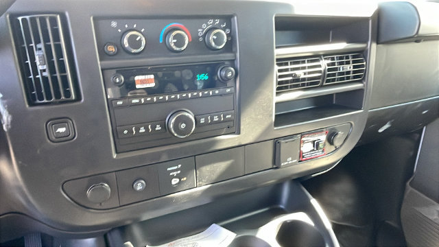 New 2026 Chevrolet Express 2500 Extended w/ Communications Package RWD image 19