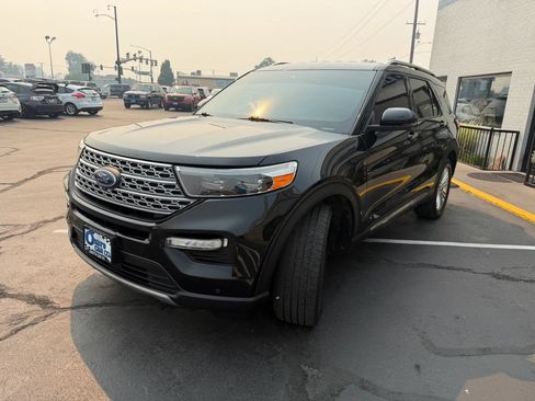 Used 2020 Ford Explorer Limited w/ Class III Trailer Tow Package AWD/4WD image 3