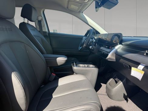 Used 2025 Hyundai Ioniq 5 SEL image 17