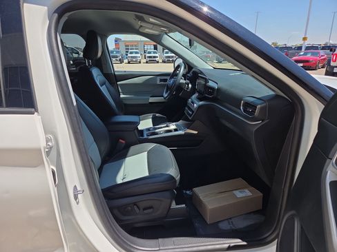 Used 2023 Ford Explorer XLT w/ Equipment Group 202A AWD/4WD image 14