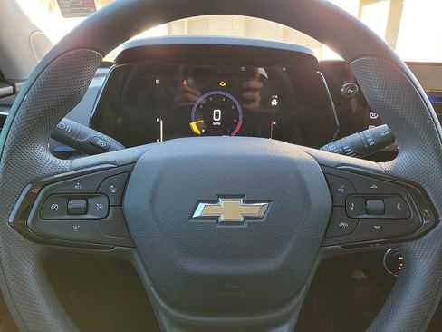 Used 2025 Chevrolet Trax LT image 17