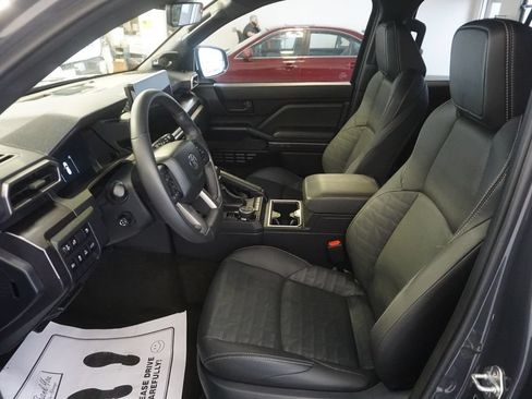Used 2025 Toyota 4Runner TRD Off-Road Premium AWD/4WD image 22