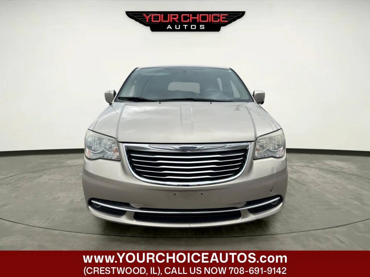 Used 2014 Chrysler Town & Country Touring FWD image 8