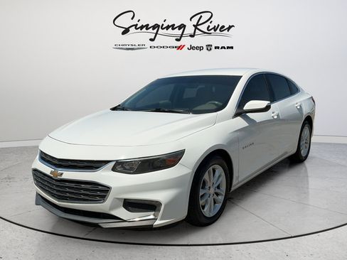 Used 2018 Chevrolet Malibu LT FWD image 3