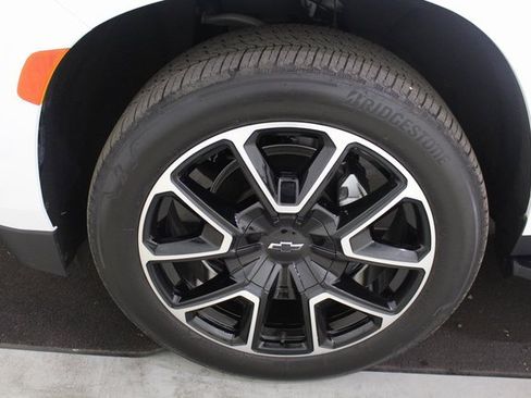 Used 2023 Chevrolet Suburban RST w/ Sport Performance Package image 25