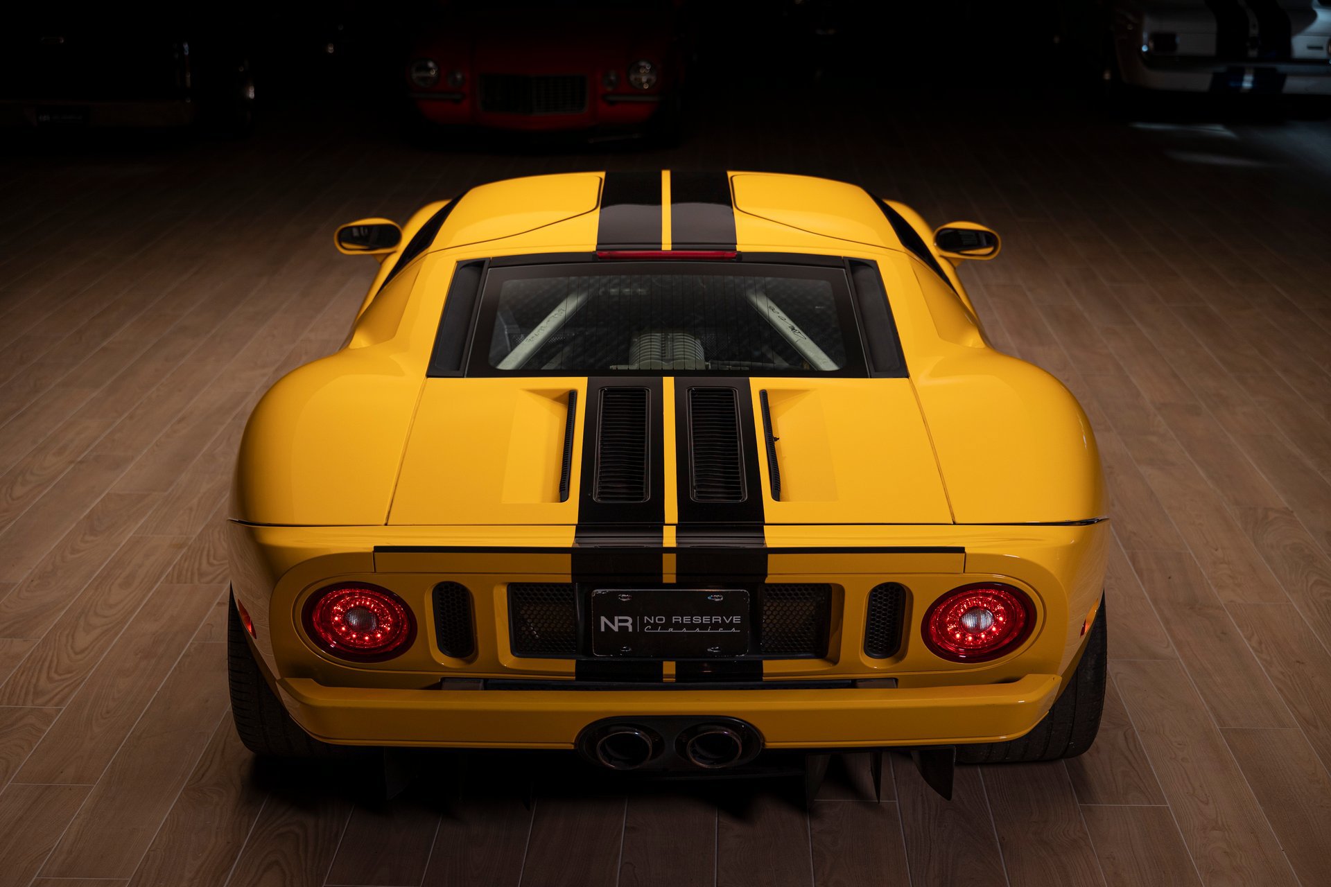 Used 2005 Ford GT RWD image 10
