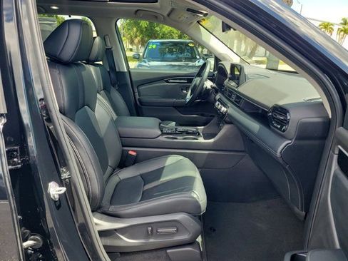 Certified 2023 Honda Pilot Touring image 8