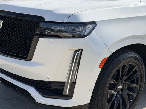 Used 2021 Cadillac Escalade ESV Sport Platinum image 8