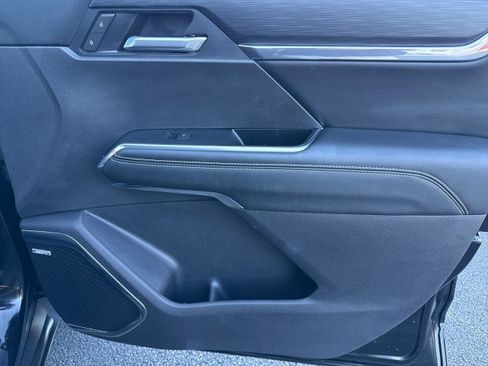 Used 2025 GMC Acadia Elevation image 36