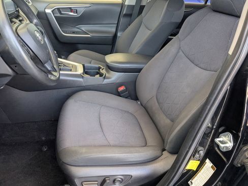 Used 2022 Toyota RAV4 LE FWD image 20