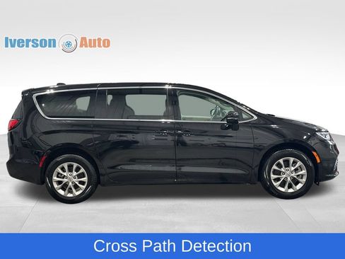 Used 2024 Chrysler Pacifica Touring-L AWD/4WD image 10