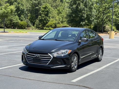 Used 2017 Hyundai Elantra SE FWD image 3