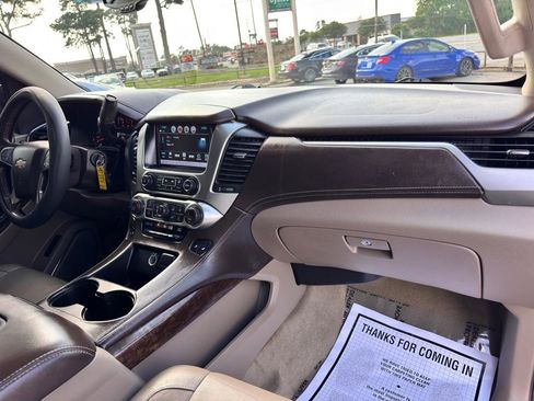 Used 2018 Chevrolet Suburban LT RWD image 22