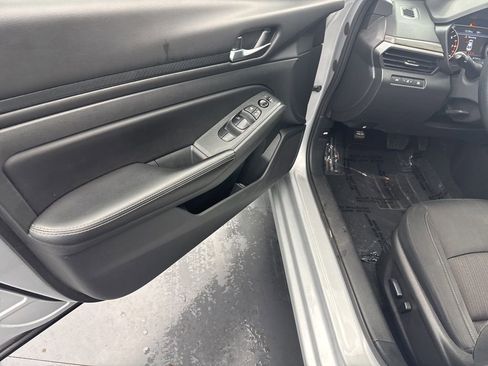 Used 2024 Nissan Altima 2.5 SV image 28