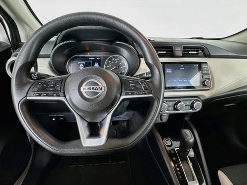 Used 2022 Nissan Versa SV FWD image 2
