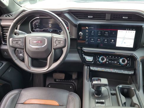 Used 2024 GMC Sierra 1500 AT4 w/ Technology Package AWD/4WD image 9