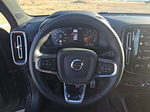 Used 2022 Volvo XC40 T5 R-Design w/ Climate Package image 26