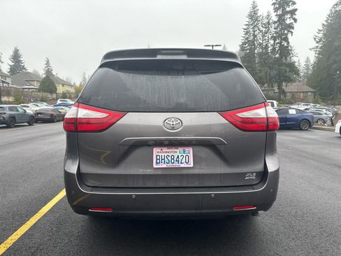 Used 2017 Toyota Sienna XLE image 6