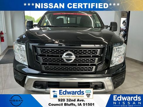 Used 2021 Nissan Titan SV w/ SV Convenience Package AWD/4WD image 3