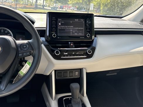 Used 2022 Toyota Corolla Cross L FWD image 6