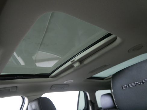 Used 2018 GMC Acadia Denali w/ Technology Package image 30