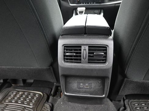 Used 2023 Nissan Rogue SV image 10