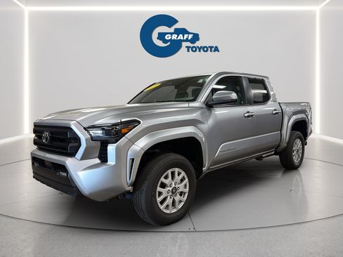 Used 2025 Toyota Tacoma SR5 AWD/4WD image 12
