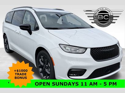 New 2026 Chrysler Pacifica Limited w/ S Appearance Package